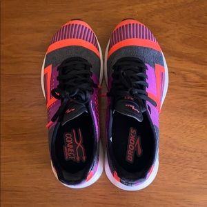 Brooks tennis shoes